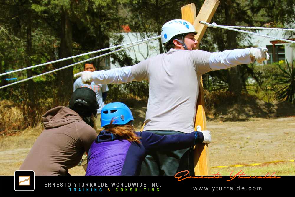 Team Building Ecuador | Talleres de Cuerdas Bajas para fortalecer la integración y el trabajo en equipo