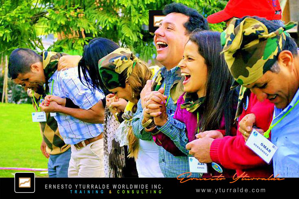 Team Building Corporativo en Ecuador | Experiencias de Cuerdas Bajas para equipos de alto desempeño